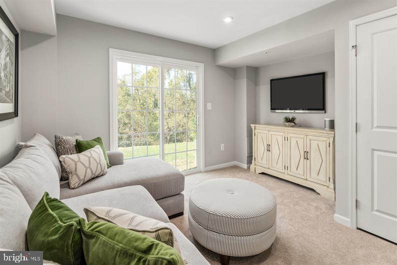 185 Woodgate Cir #Clarendon-Midlevel