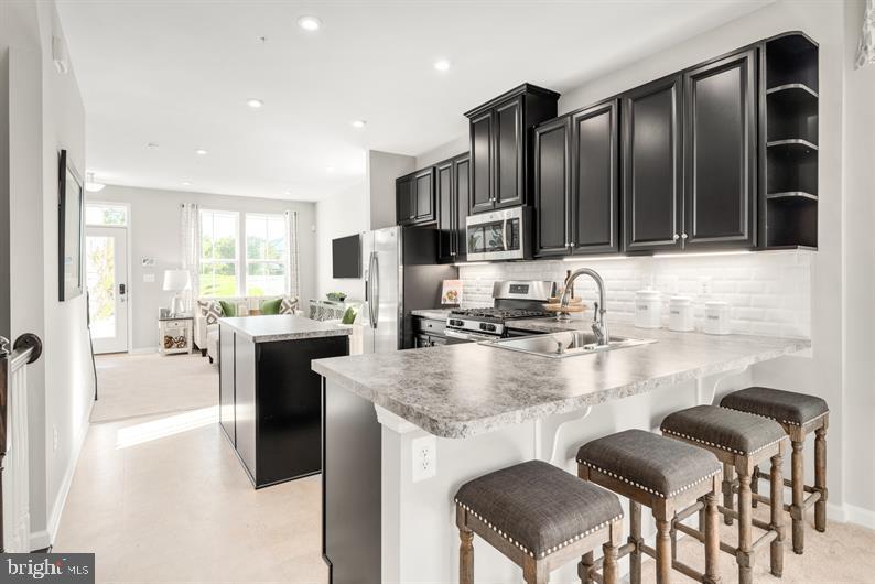 185 Woodgate Cir #Clarendon-Midlevel