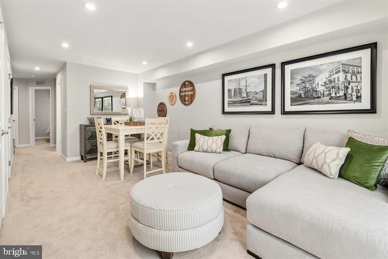 185 Woodgate Cir #Clarendon-Midlevel