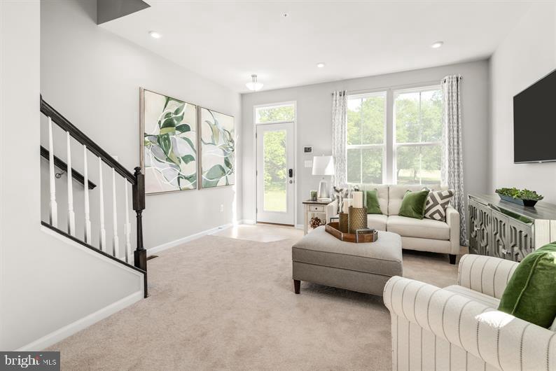 185 Woodgate Cir #Clarendon-Midlevel