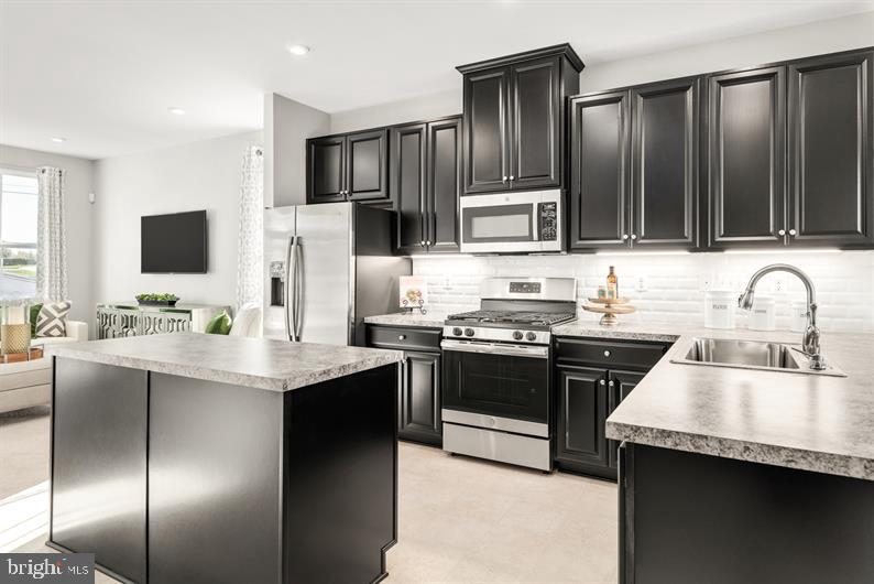 185 Woodgate Cir #Clarendon-Midlevel