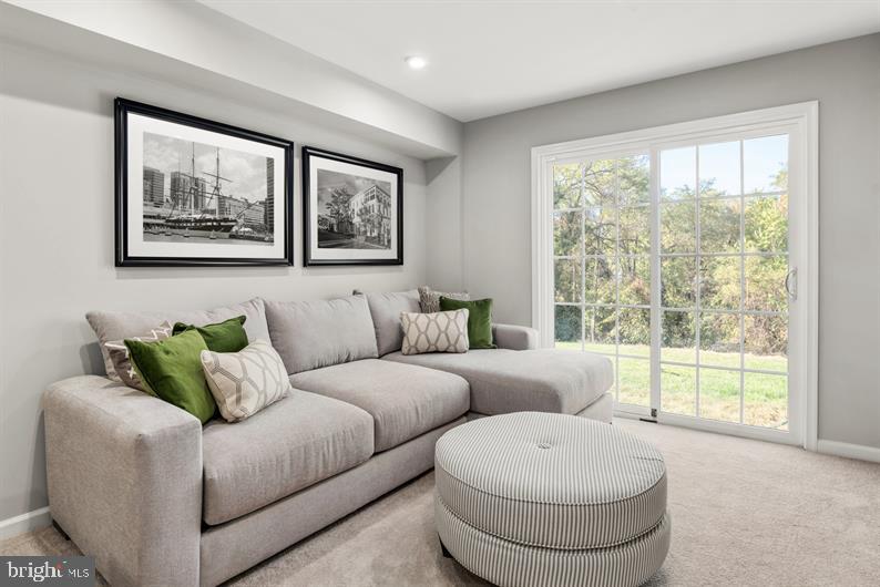 185 Woodgate Cir #Clarendon-Midlevel