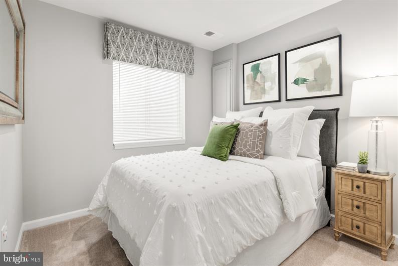 185 Woodgate Cir #Clarendon-Midlevel