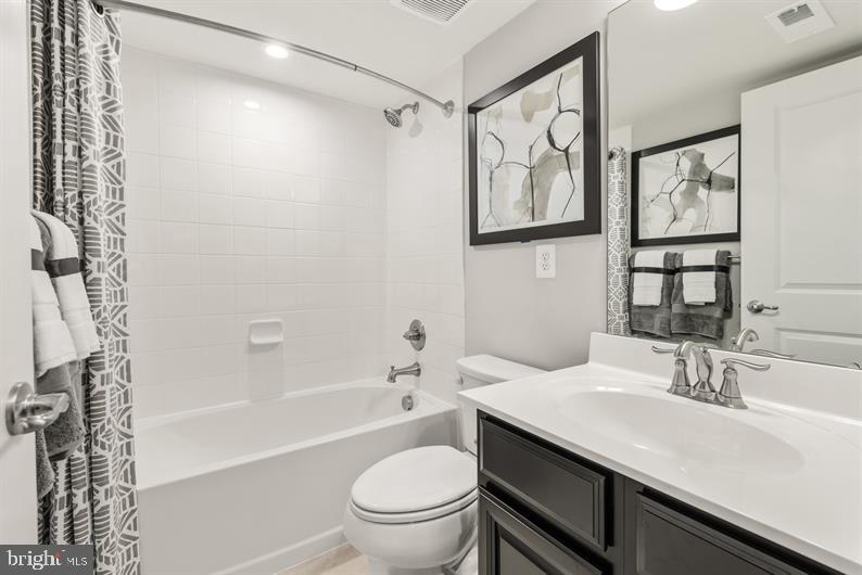 185 Woodgate Cir #Clarendon-Midlevel