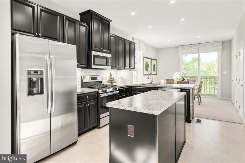 185 Woodgate Cir #Clarendon-Midlevel