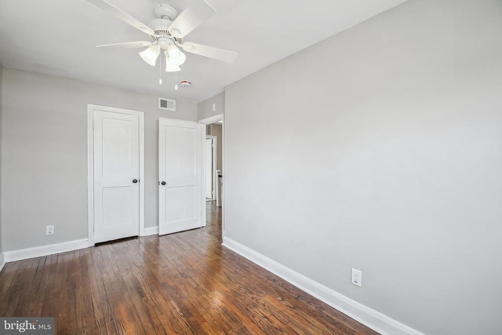 201 W Riverview Rd