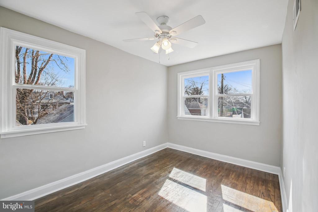 201 W Riverview Rd
