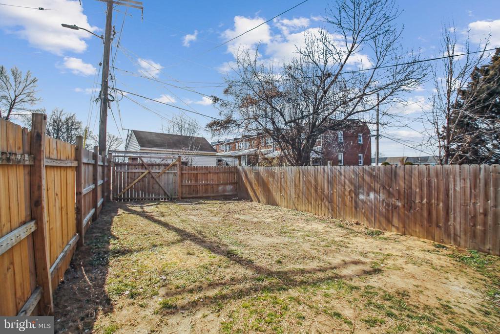 201 W Riverview Rd