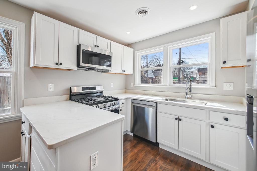 201 W Riverview Rd