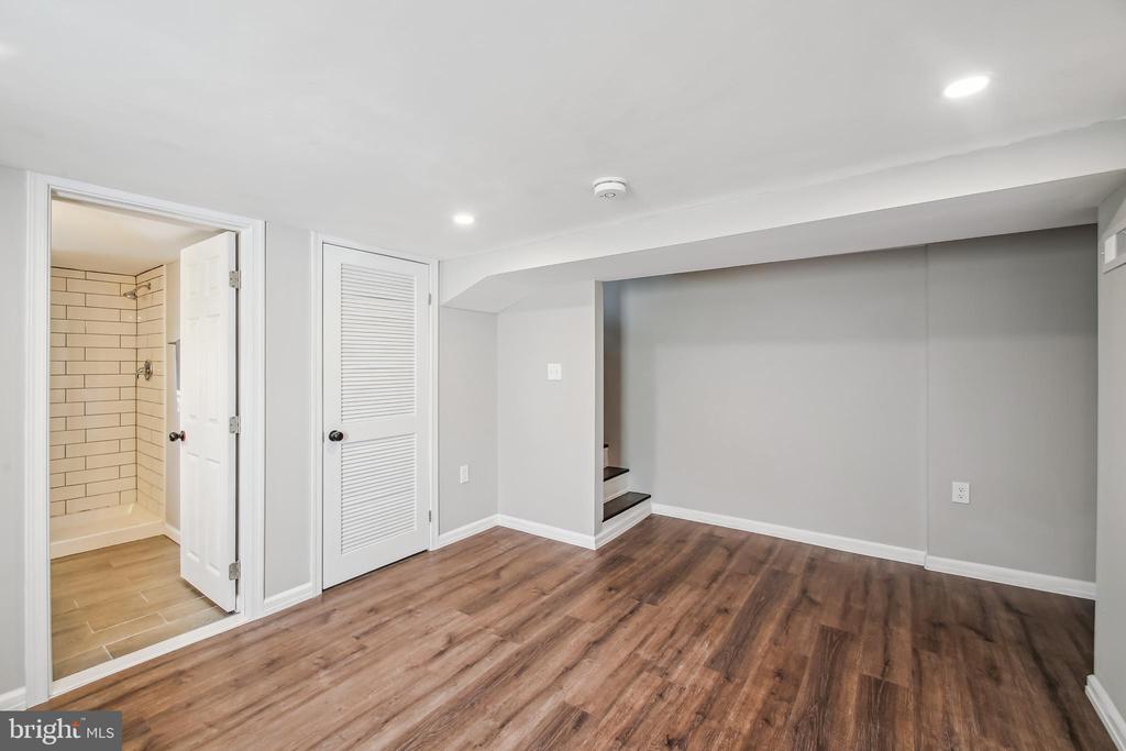 201 W Riverview Rd