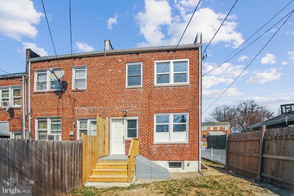201 W Riverview Rd