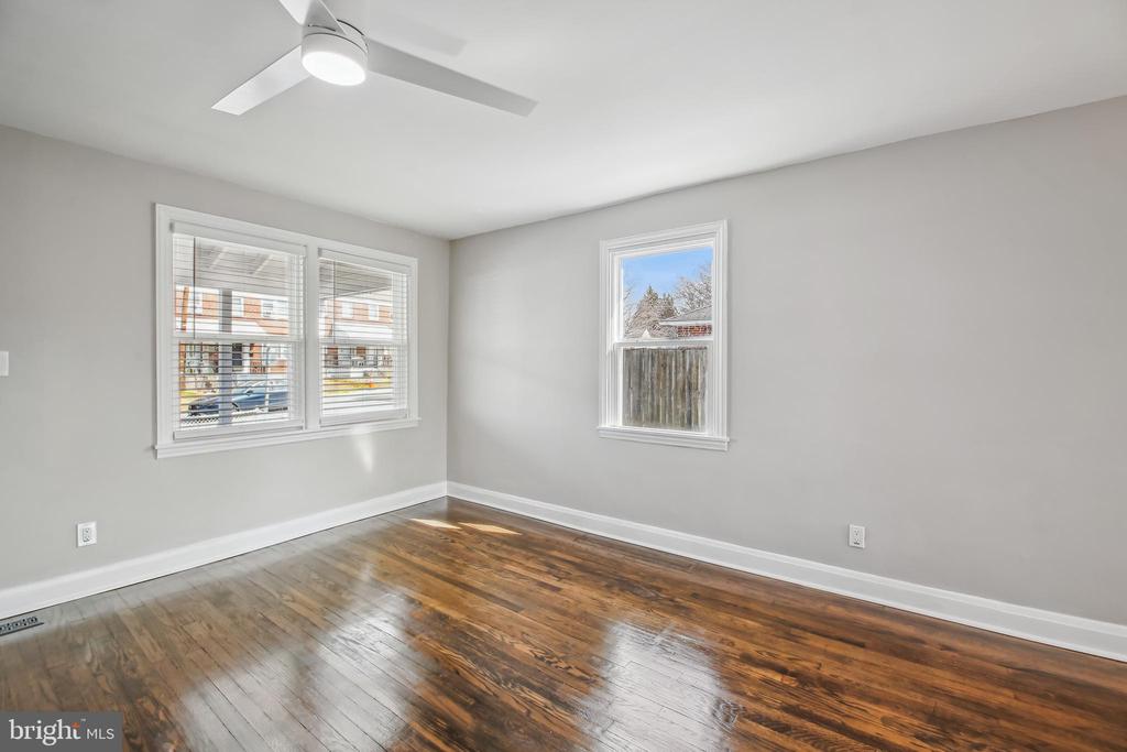 201 W Riverview Rd