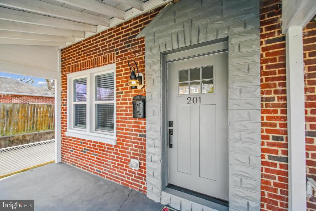 201 W Riverview Rd