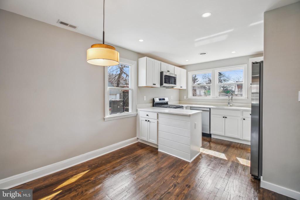 201 W Riverview Rd