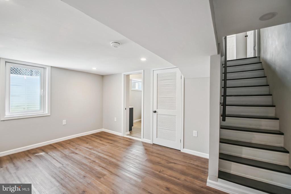 201 W Riverview Rd