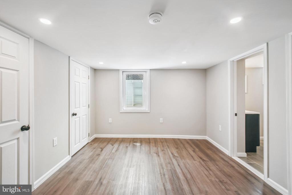 201 W Riverview Rd