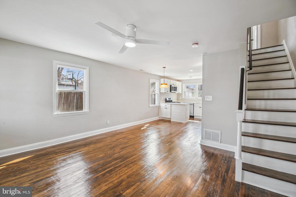 201 W Riverview Rd