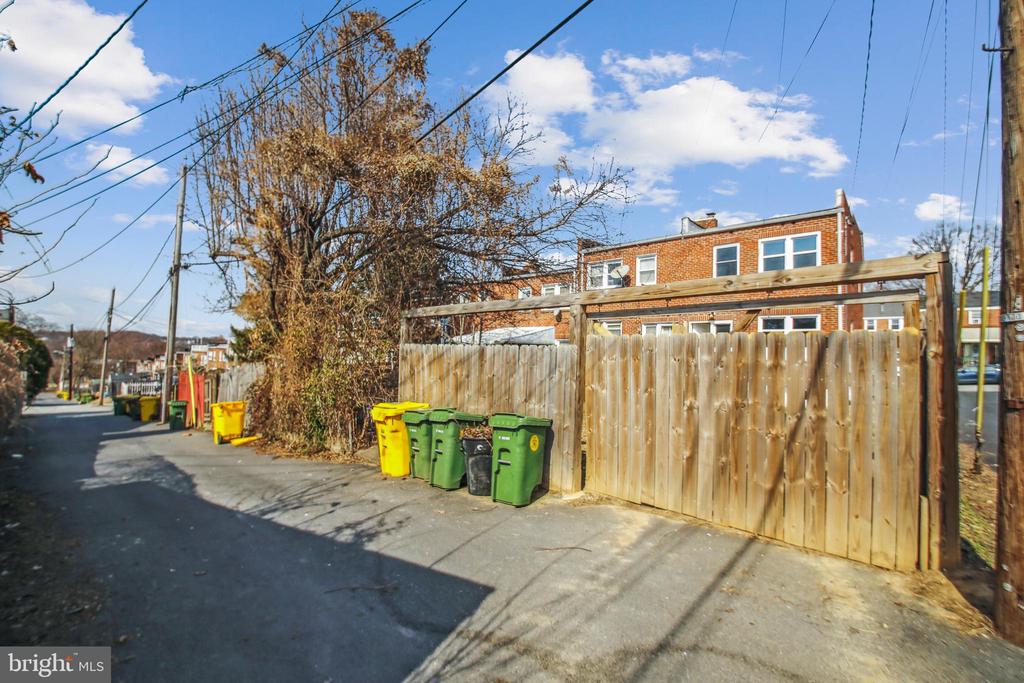 201 W Riverview Rd