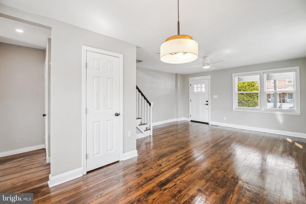 201 W Riverview Rd