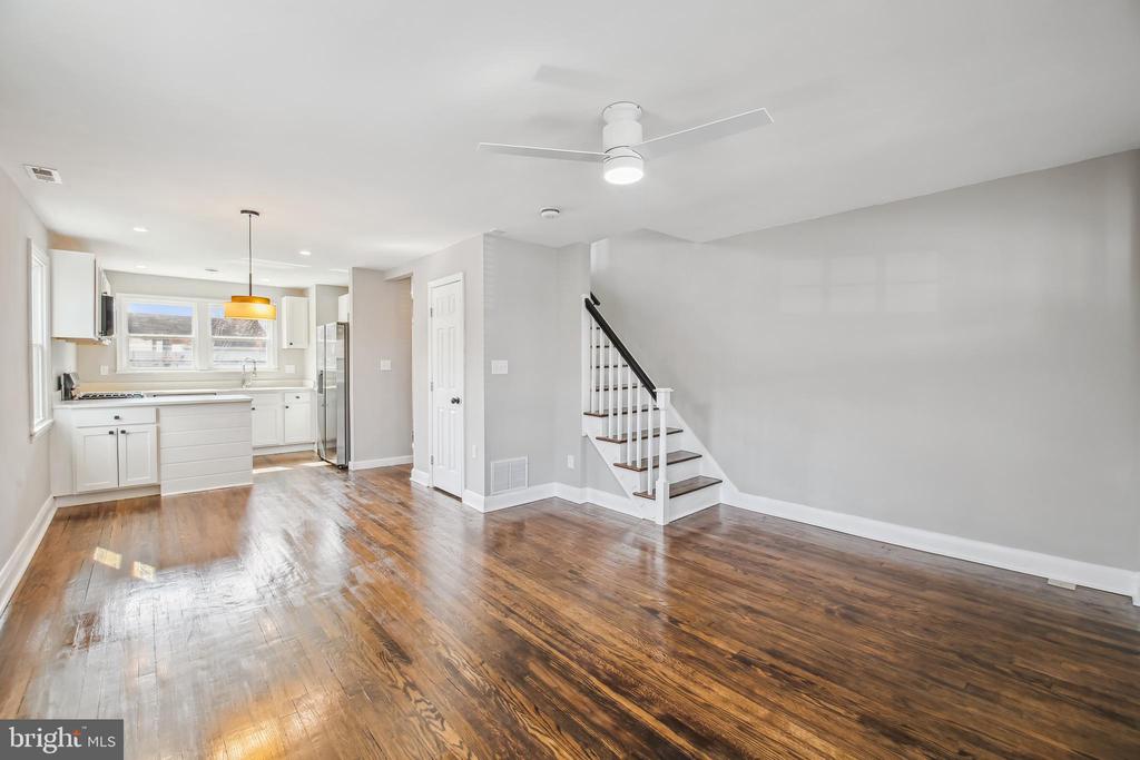 201 W Riverview Rd