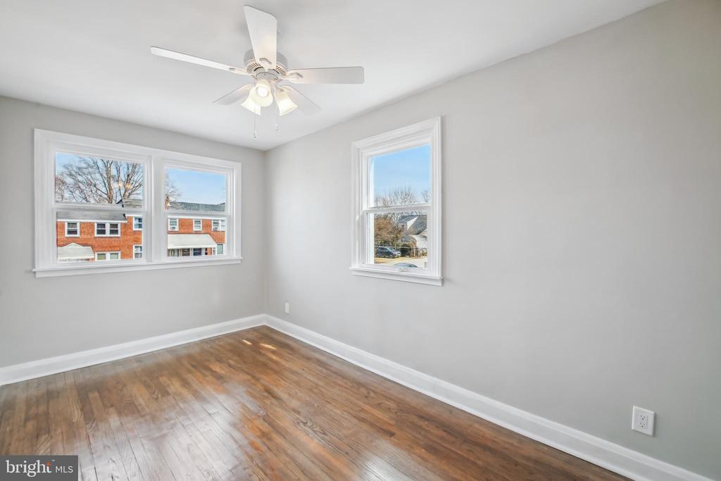 201 W Riverview Rd