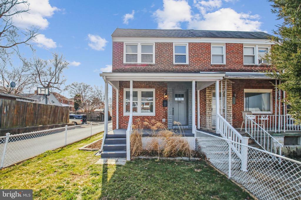 201 W Riverview Rd