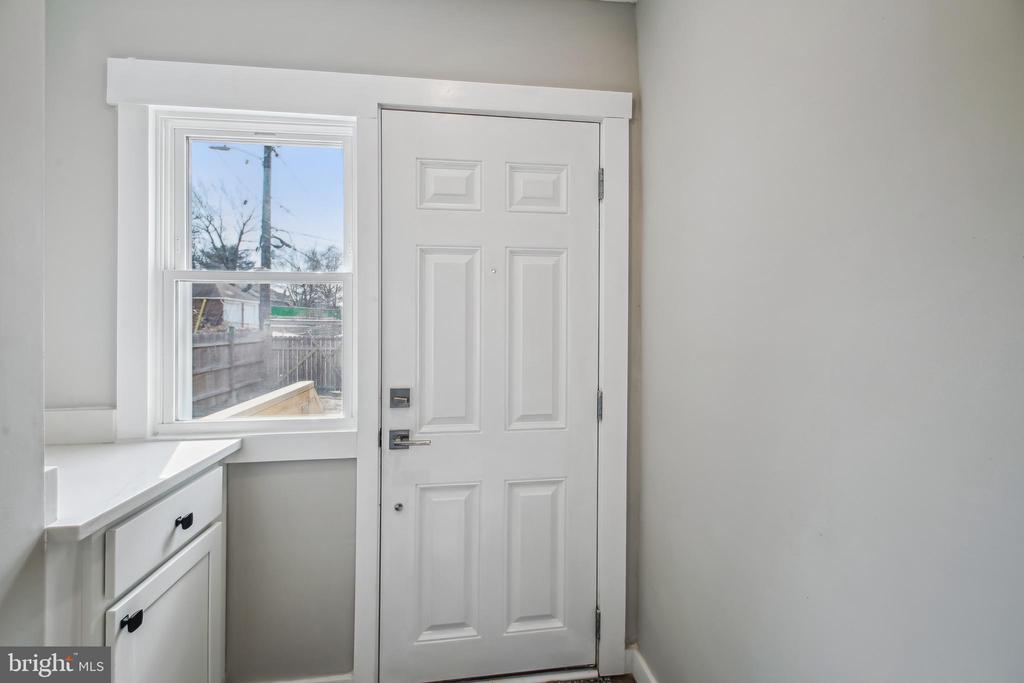 201 W Riverview Rd