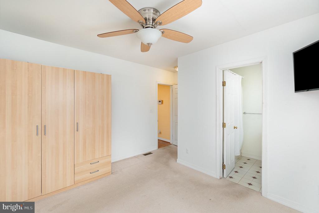 7830 Locust Wood Rd