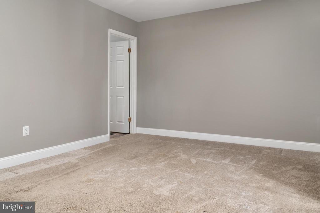 1324 HAZEL NUT COURT