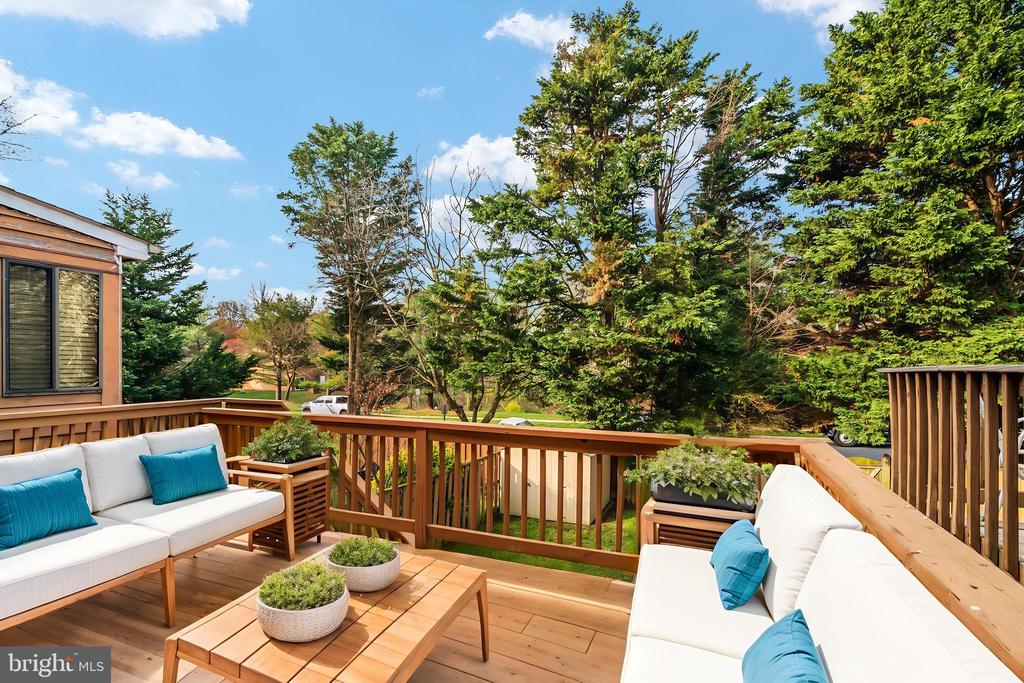 1324 HAZEL NUT COURT