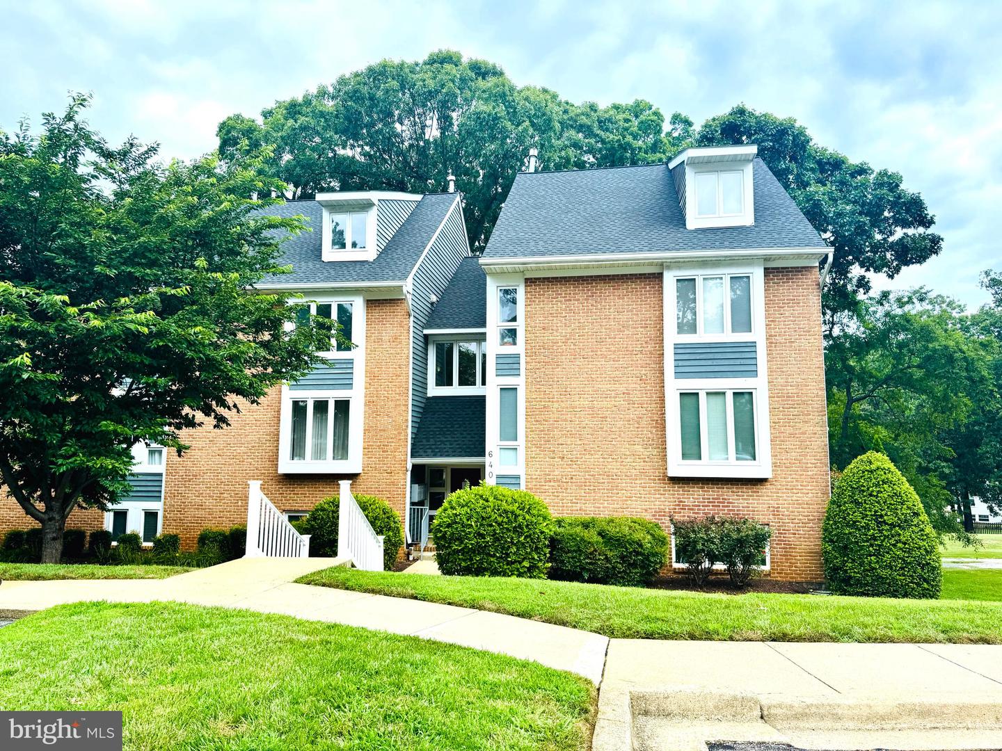 640 OAKLAND HILLS DR #B3
