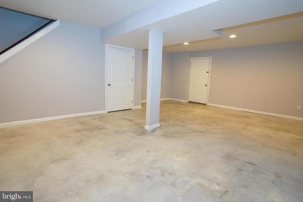 7862 CENTERGATE CT