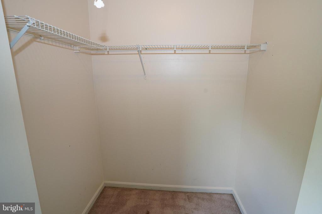7862 CENTERGATE CT