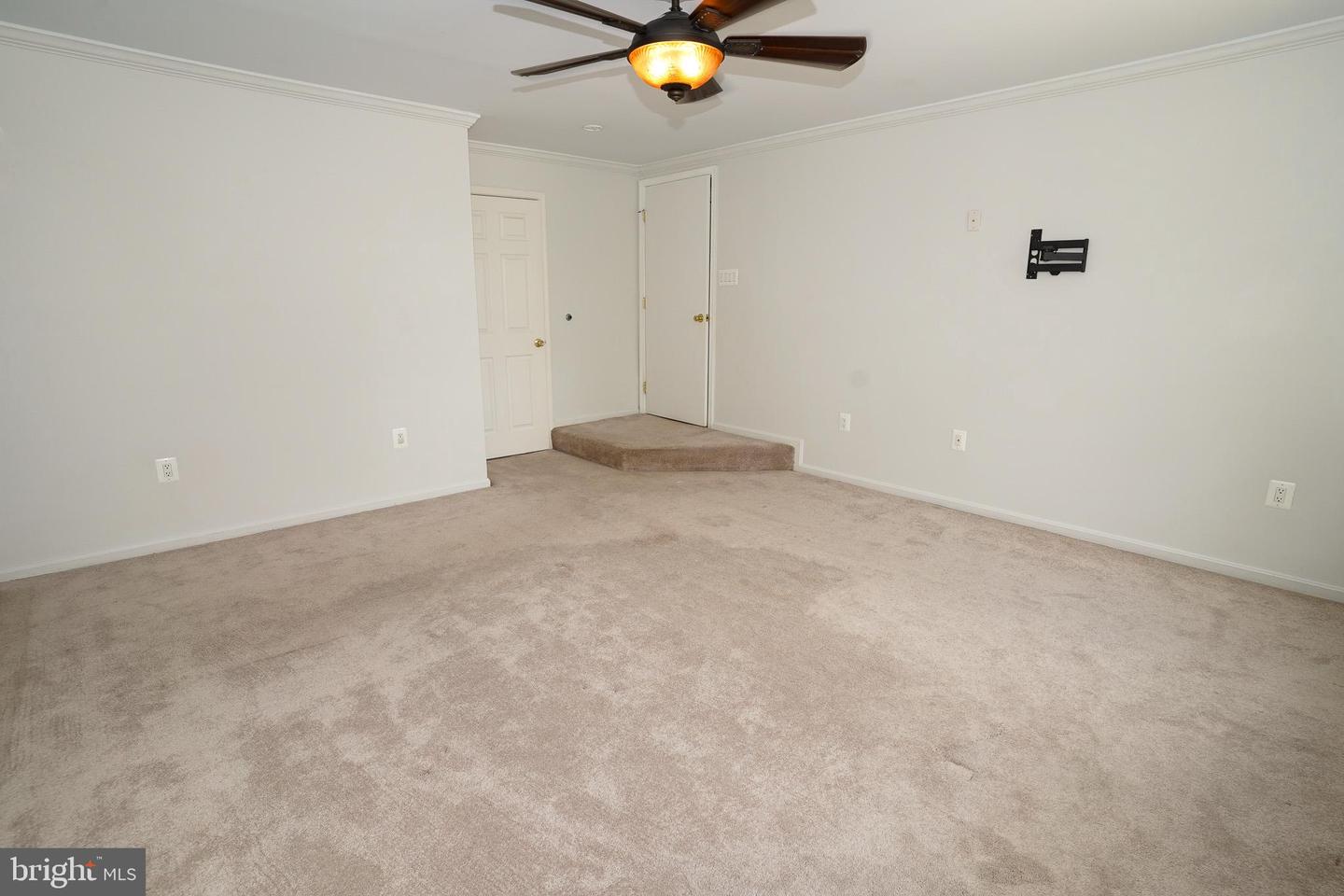 7862 CENTERGATE CT