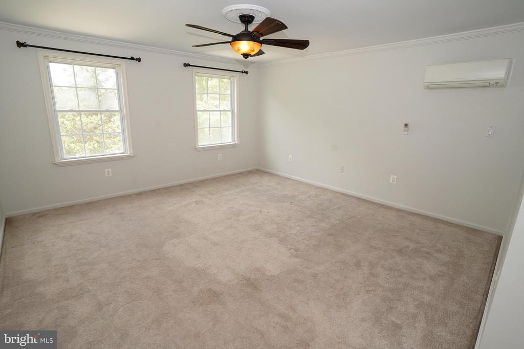7862 CENTERGATE CT