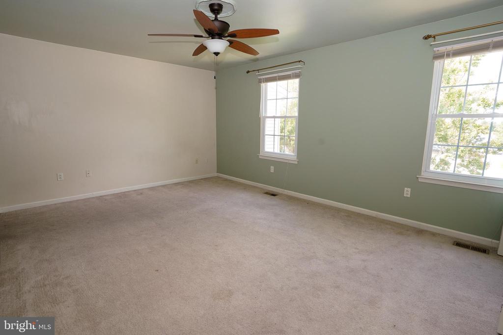 7862 CENTERGATE CT