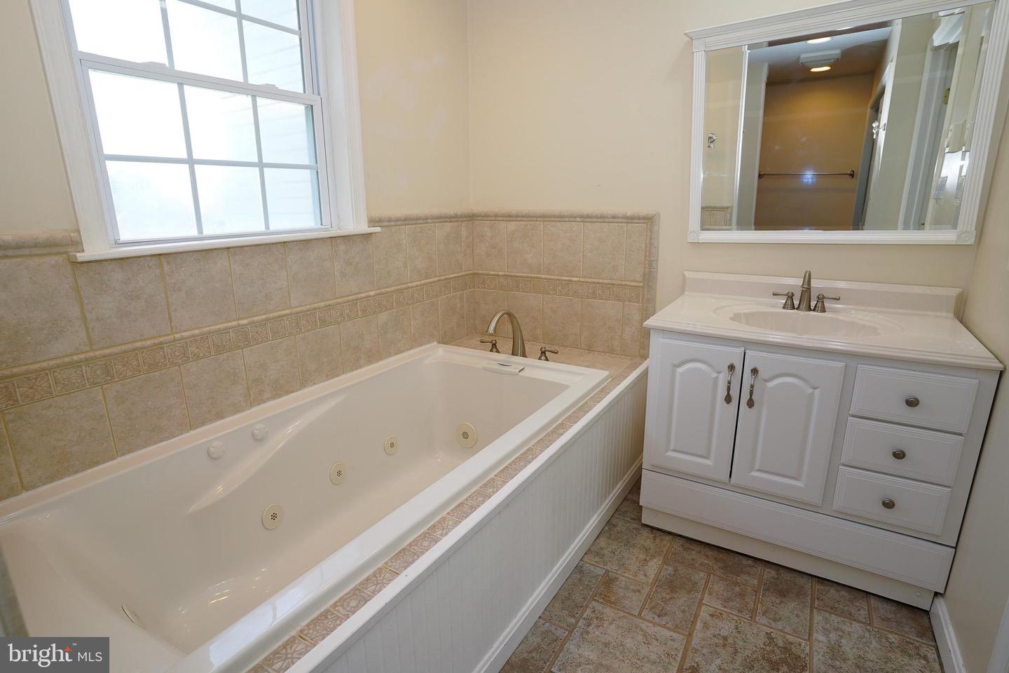 7862 CENTERGATE CT