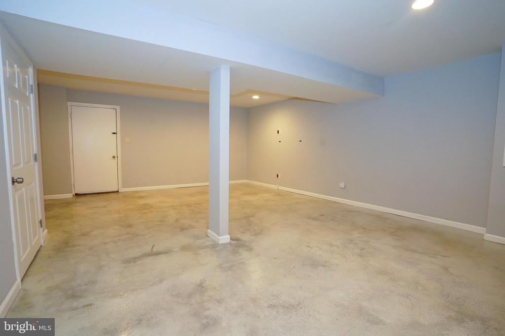 7862 CENTERGATE CT