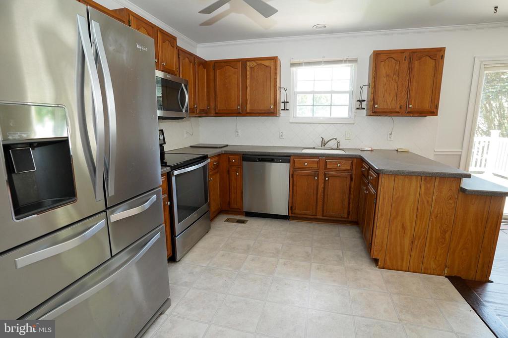 7862 CENTERGATE CT