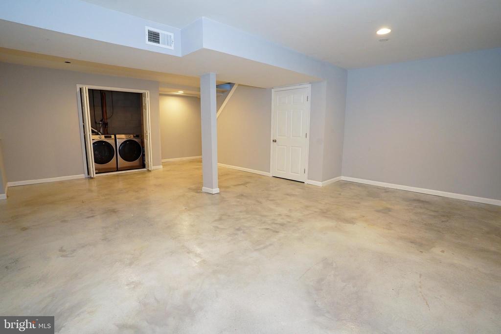 7862 CENTERGATE CT