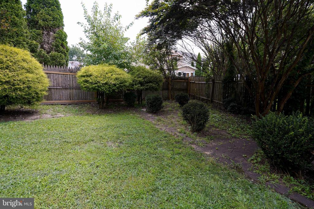 7862 CENTERGATE CT