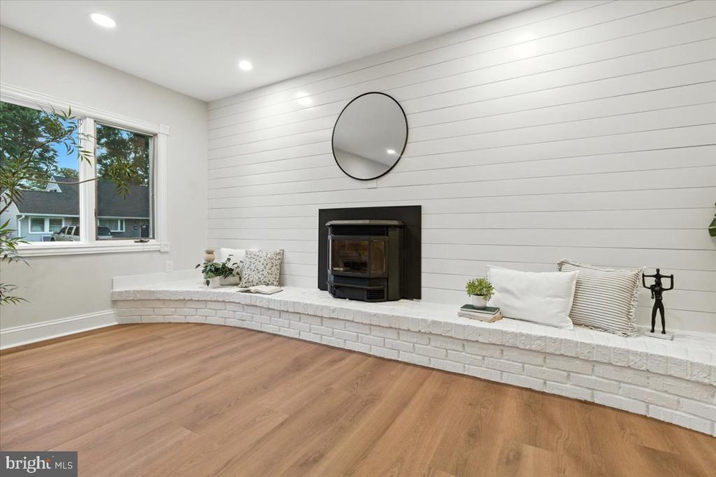 5 N MEADOW DRIVE