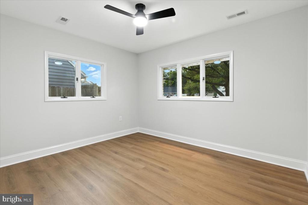 5 N MEADOW DRIVE