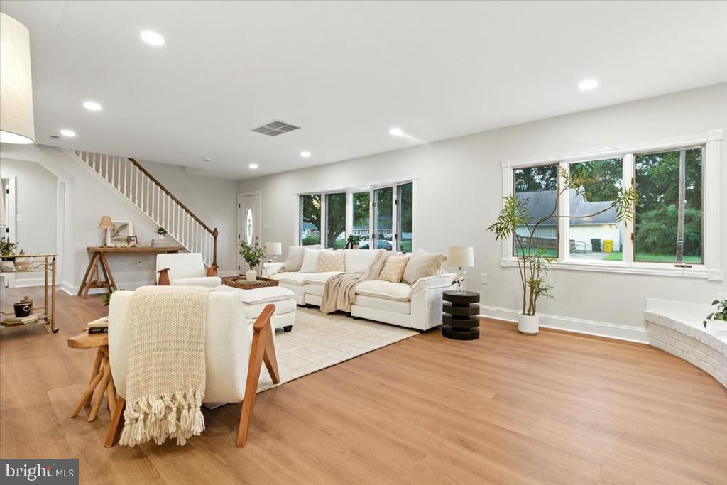 5 N MEADOW DRIVE