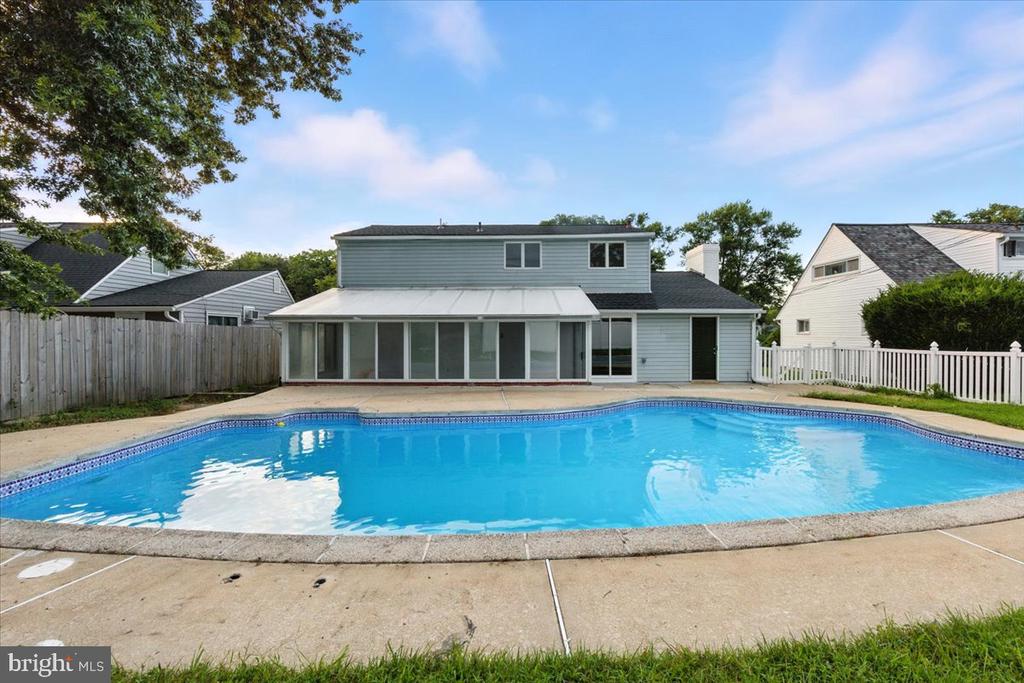 5 N MEADOW DRIVE