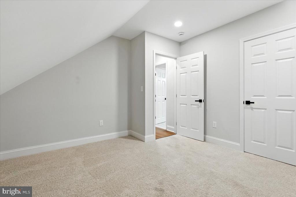 5 N MEADOW DRIVE