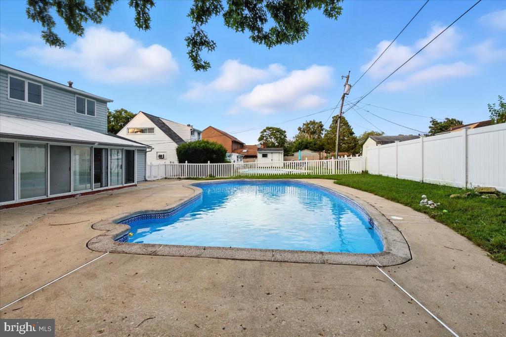 5 N MEADOW DRIVE