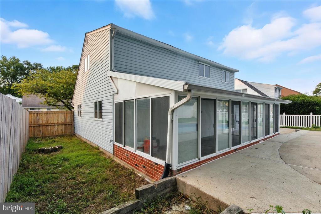 5 N MEADOW DRIVE
