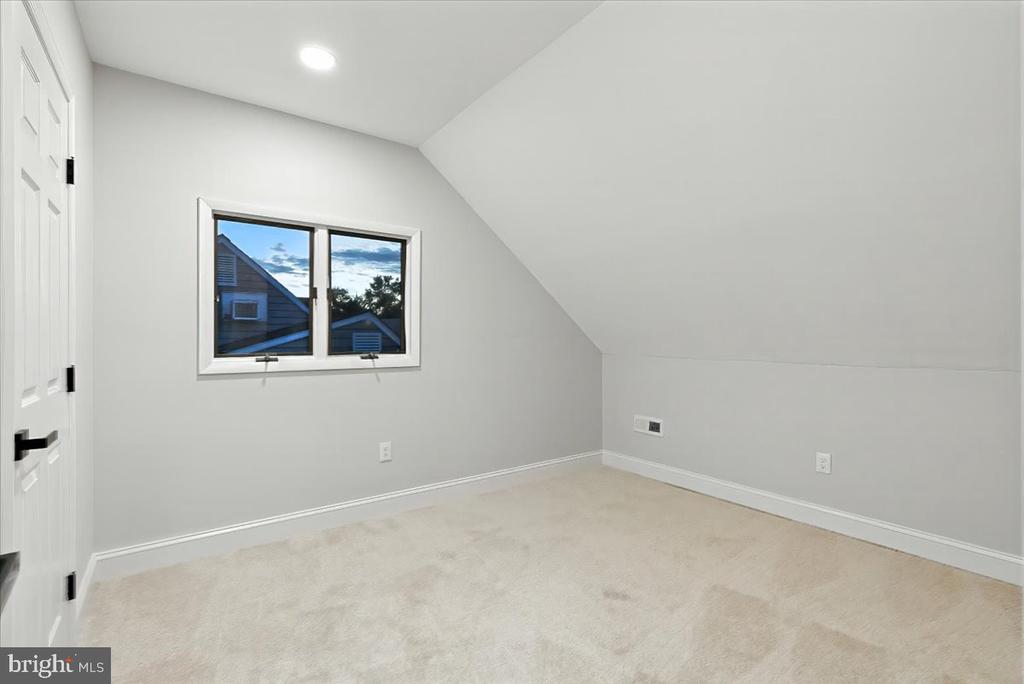 5 N MEADOW DRIVE