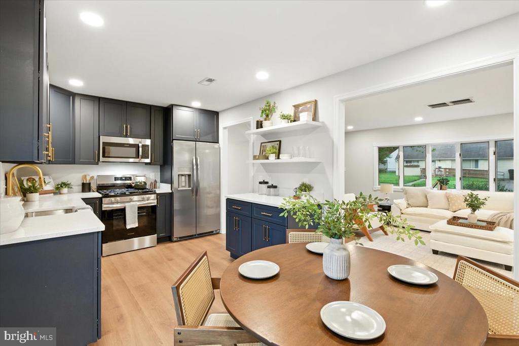 5 N MEADOW DRIVE